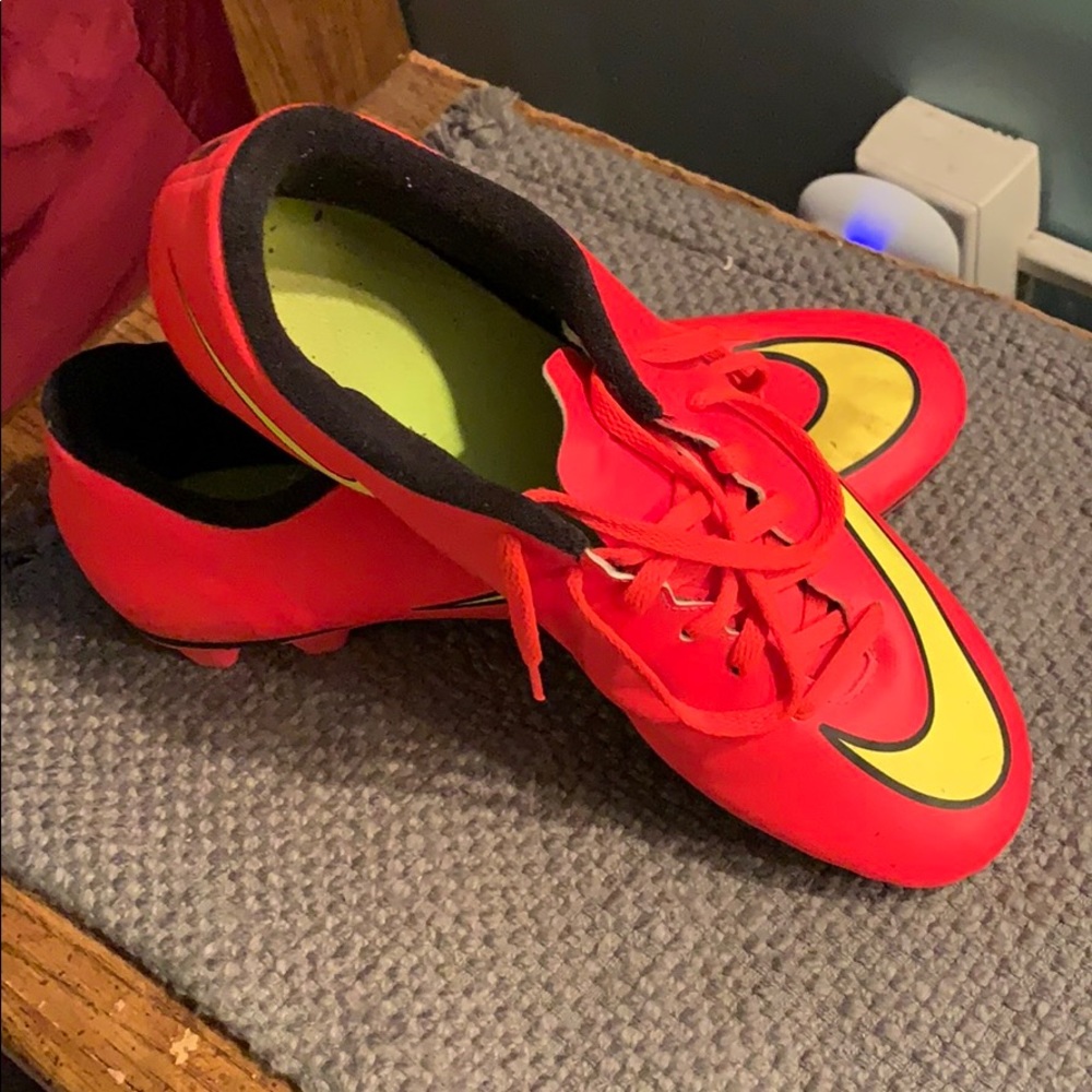 Soccer cleats